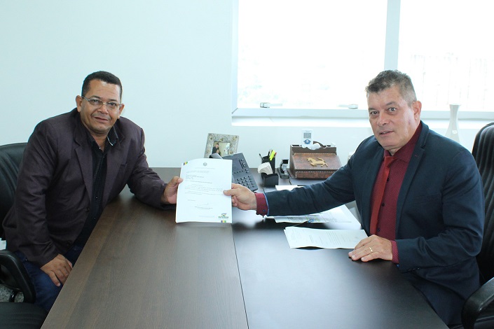 SAÚDE: Edson Martins assegura recursos para academias ao ar livre em assentamentos