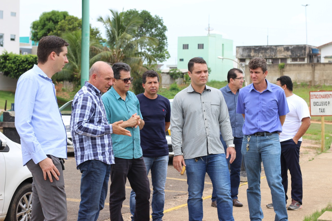 ESPORTE: Ezequiel Neiva confirma construção de campo de futebol society em Colorado