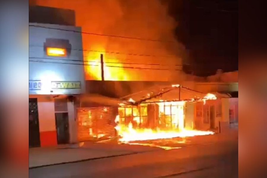 ASSISTA: Incêndio de grandes proporções destrói espetaria 
