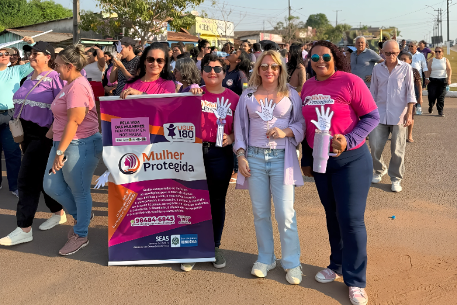 IEDA CHAVES: Deputada participa de caminhada pelo fim da violência contra a mulher