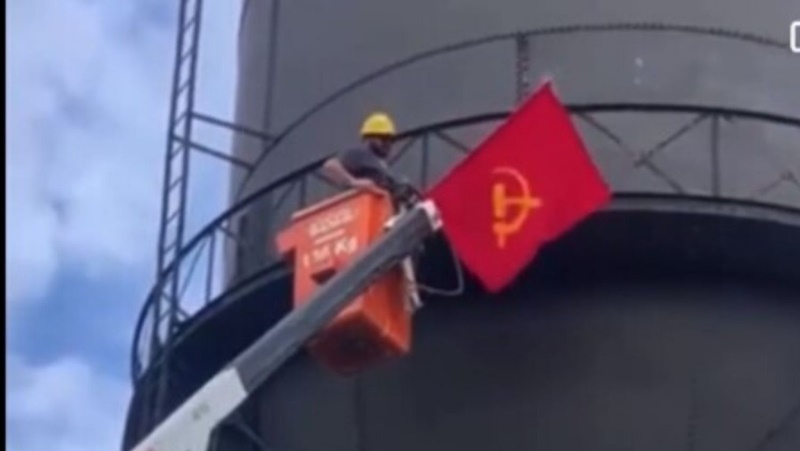 MISTÉRIO: Bandeira comunista é retirada das Três Caixas D’Água