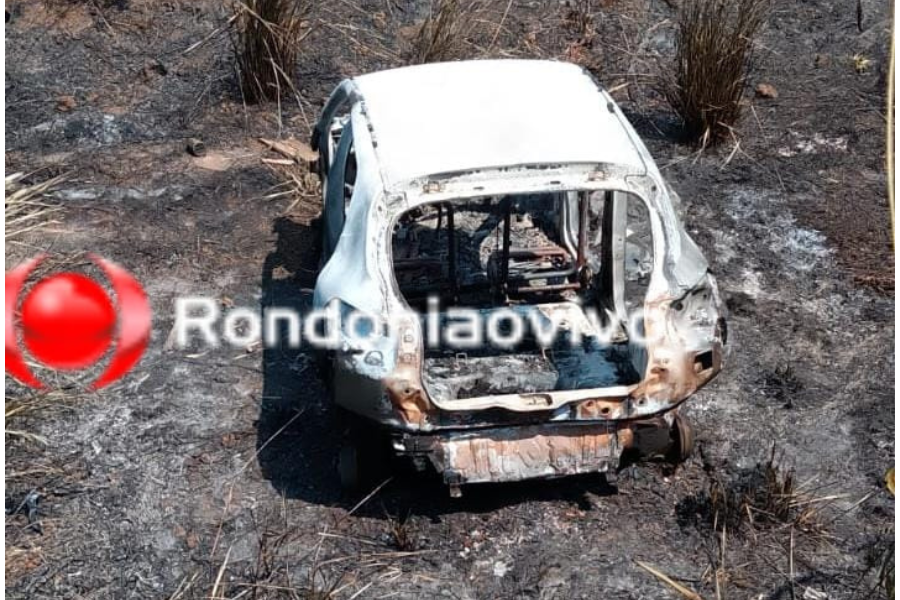 QUEIMADO: Carro roubado é encontrado totalmente destruído por incêndio criminoso 