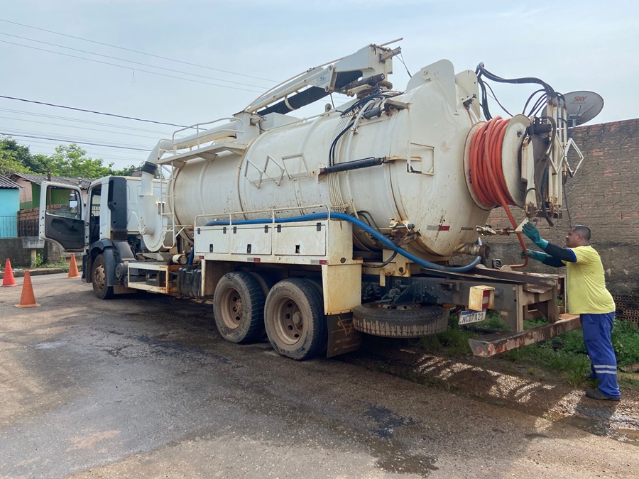 MELHORIAS: Semusb desobstrui bueiro no Bairro Castanheira a pedido do vereador Edmilson Dourado