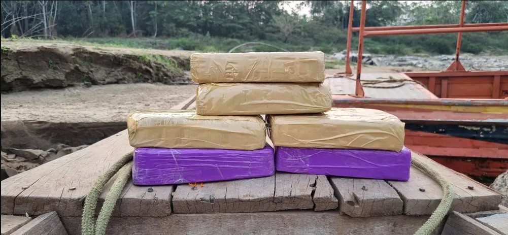 GUAJARÁ-MIRIM: BPFron persegue traficantes que deixam para trás 6 kg de cocaína 