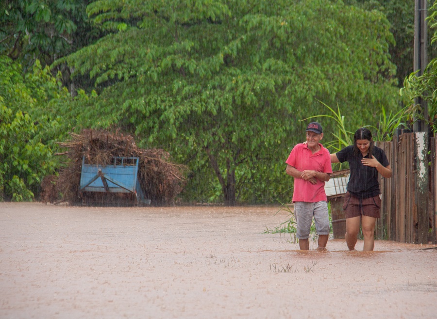 CAOS: Mais de 300 famílias estão desabrigadas após fortes chuvas em Cacoal