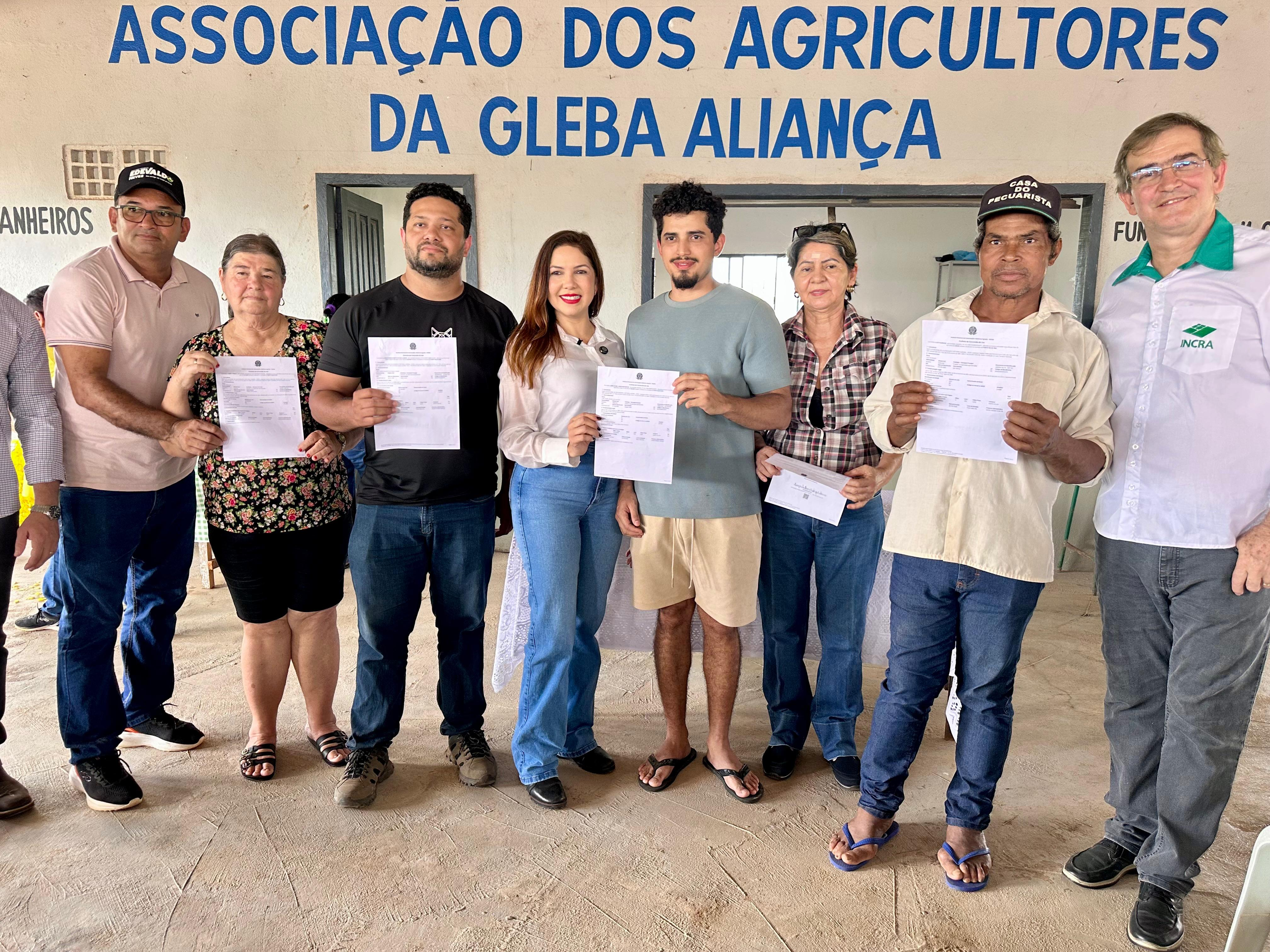 CRISTIANE LOPES : Deputada participa de entrega de CCUs e consolida regularização fundiária em RO