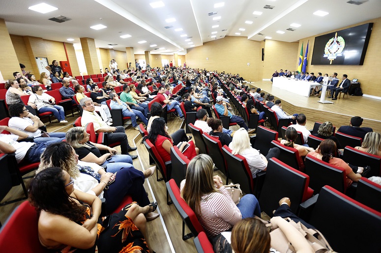 SAÚDE: Governo pede seis meses para estudos do PCCR e aumenta auxílio alimentação