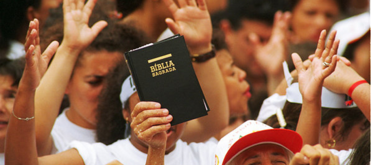 OPINIÃO: Enquete quer saber se candidatos evangélicos são enviados de Deus