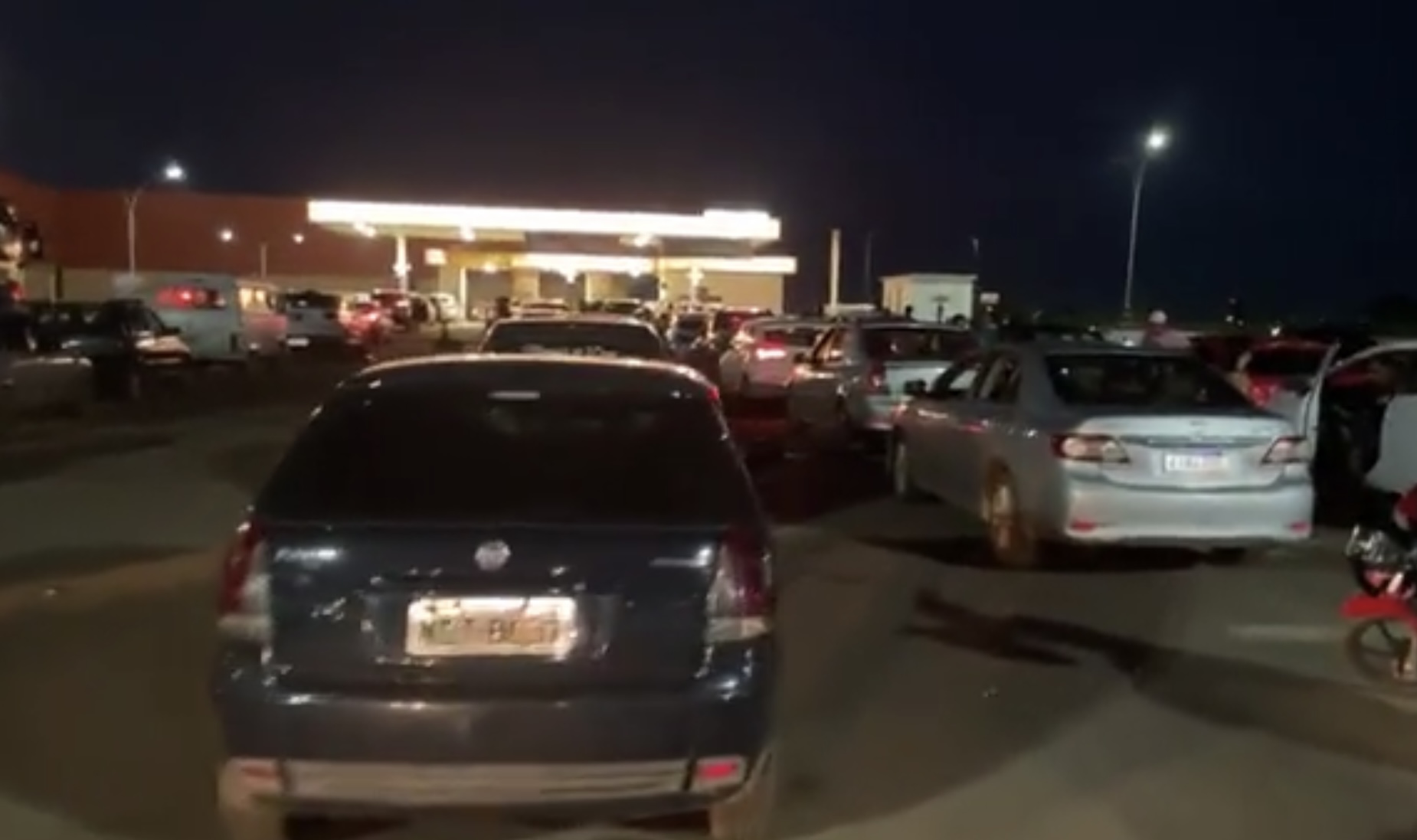 VÍDEO: Postos de combustíveis começam a registrar longas filas em Porto Velho