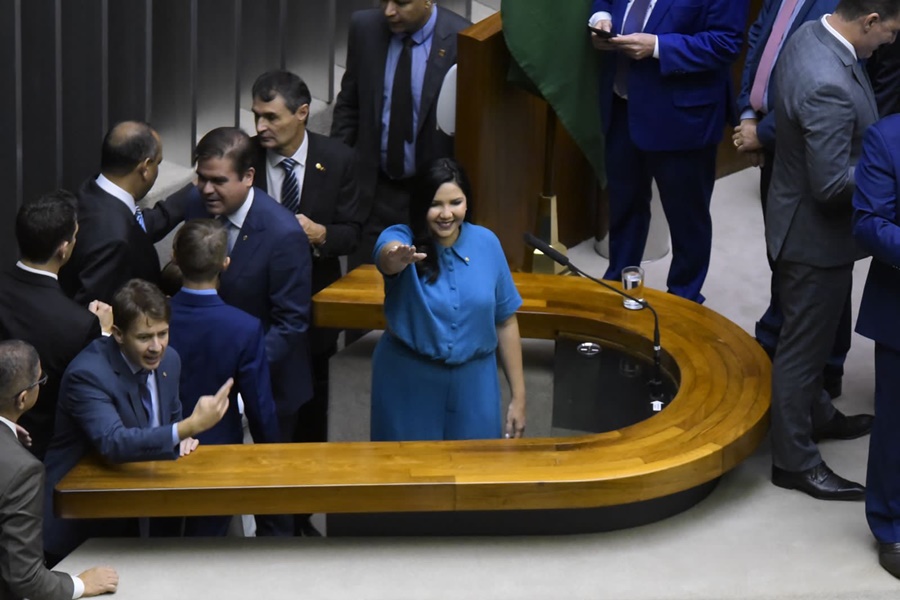 FEDERAL: Cristiane Lopes toma posse na Câmara dos Deputados