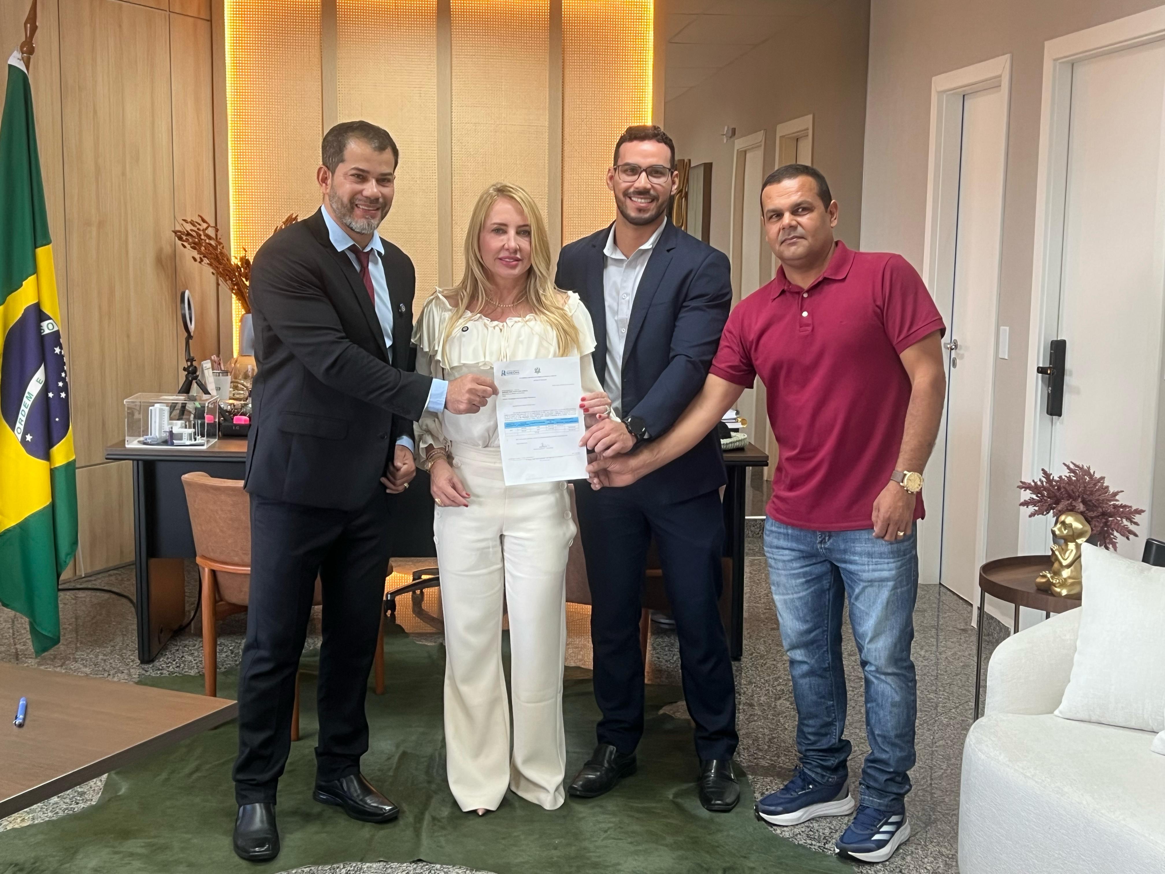 IEDA CHAVES: Deputada destina R$ 700 mil para aquisição de ônibus para policiais penais