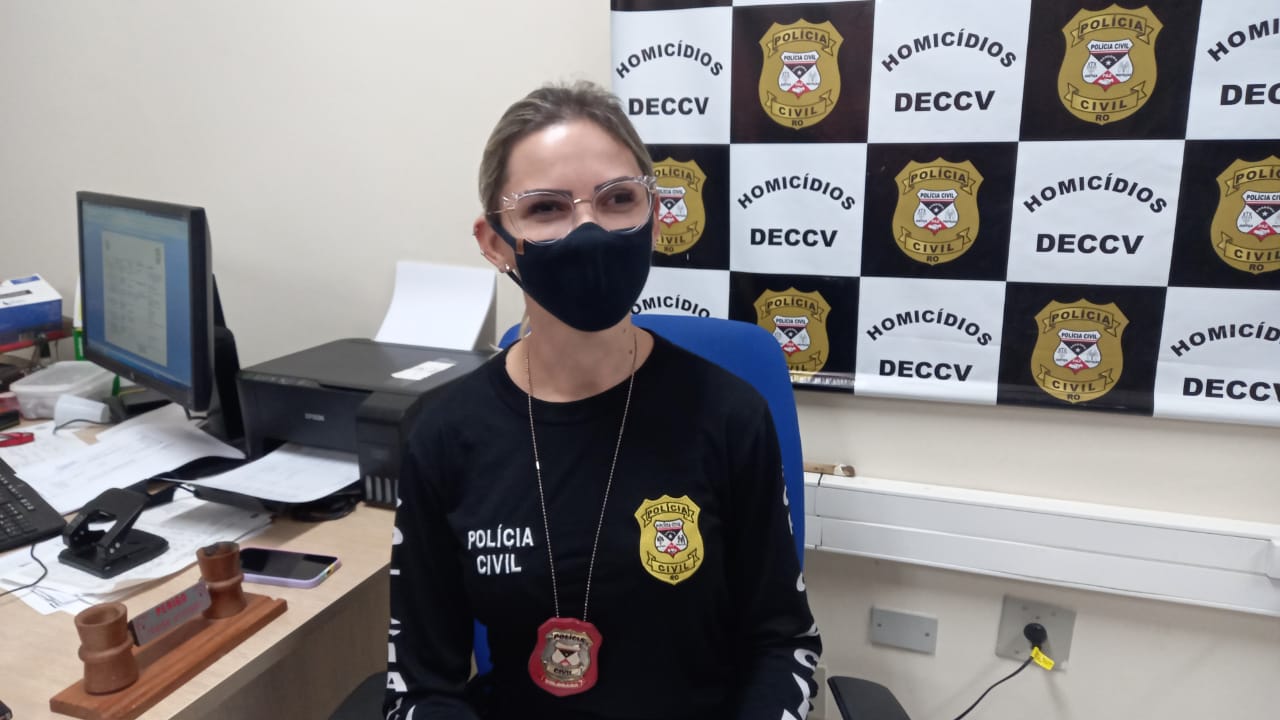 COLETIVA: Delegada passa informações sobre a prisão de agente funerário