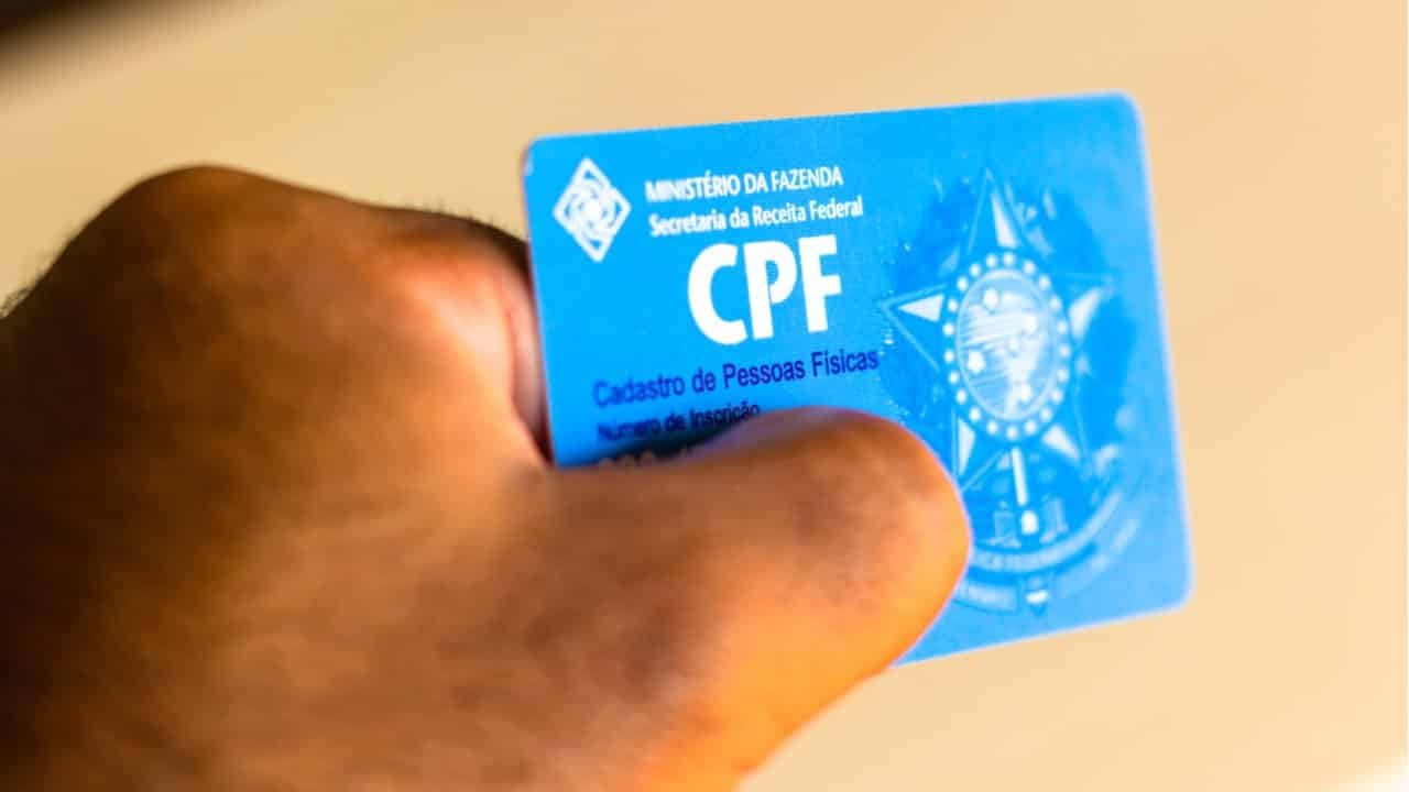 NOME LIMPO: Especialista recomenda usar saque do FGTS para pagar contas atrasadas