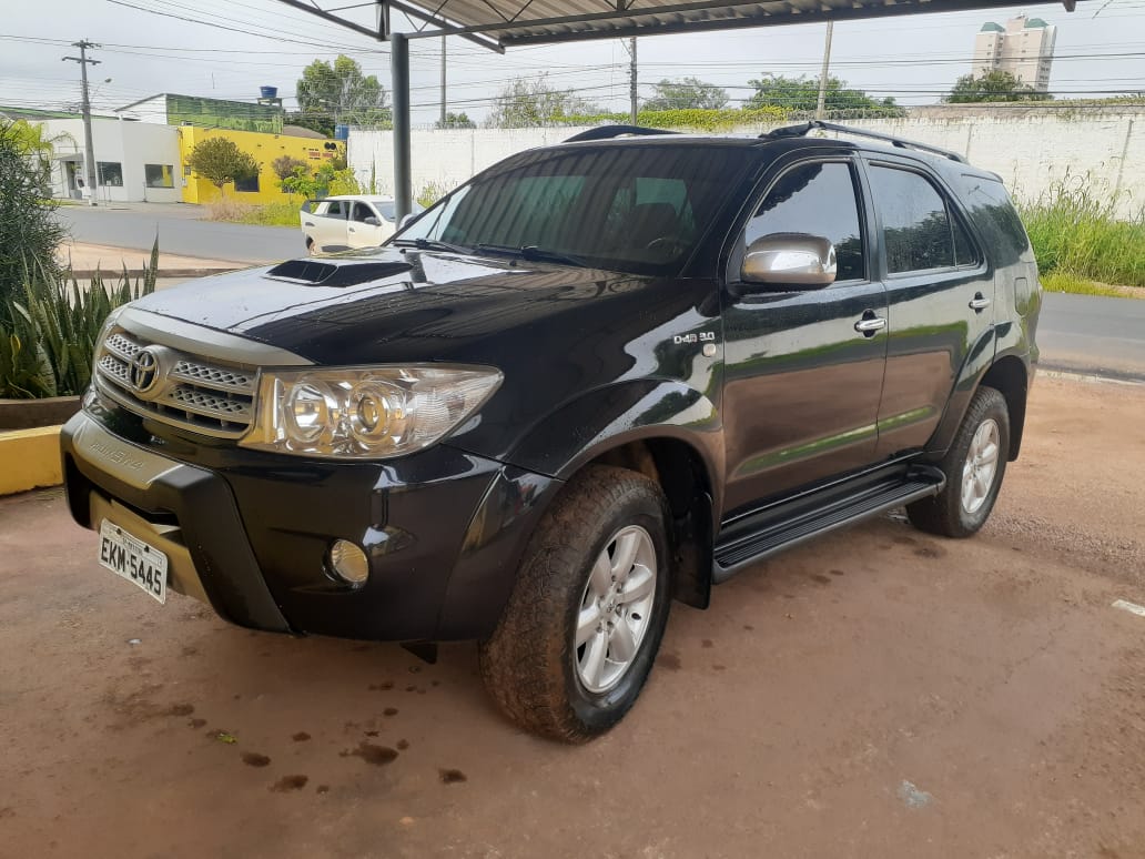 TRIO CRIMINOSO: Família é feita refém em casa durante roubo de SW4 e transferência pix