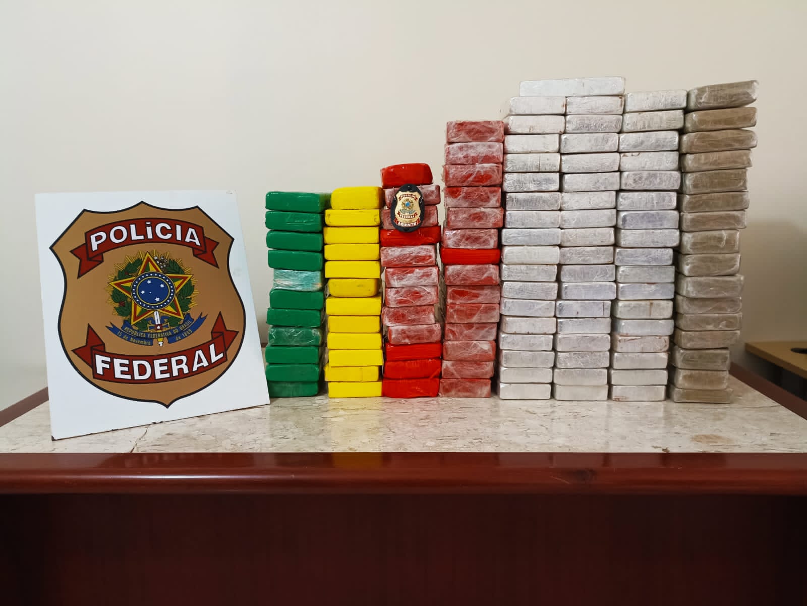 NA HORA: PF flagra dois traficantes com 120 quilos de cocaína vindo para Porto Velho