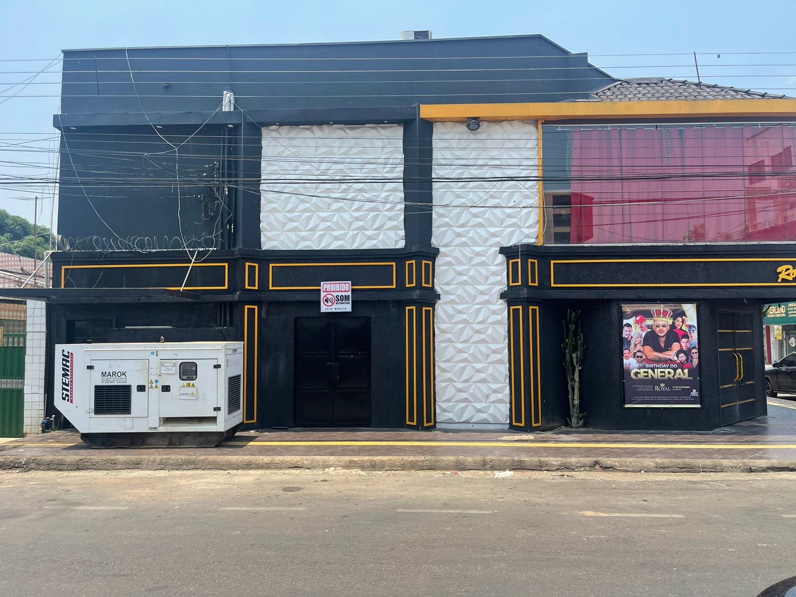 NO CENTRO: Três são presos após flagrante de 'gato de energia' na boate Royal 