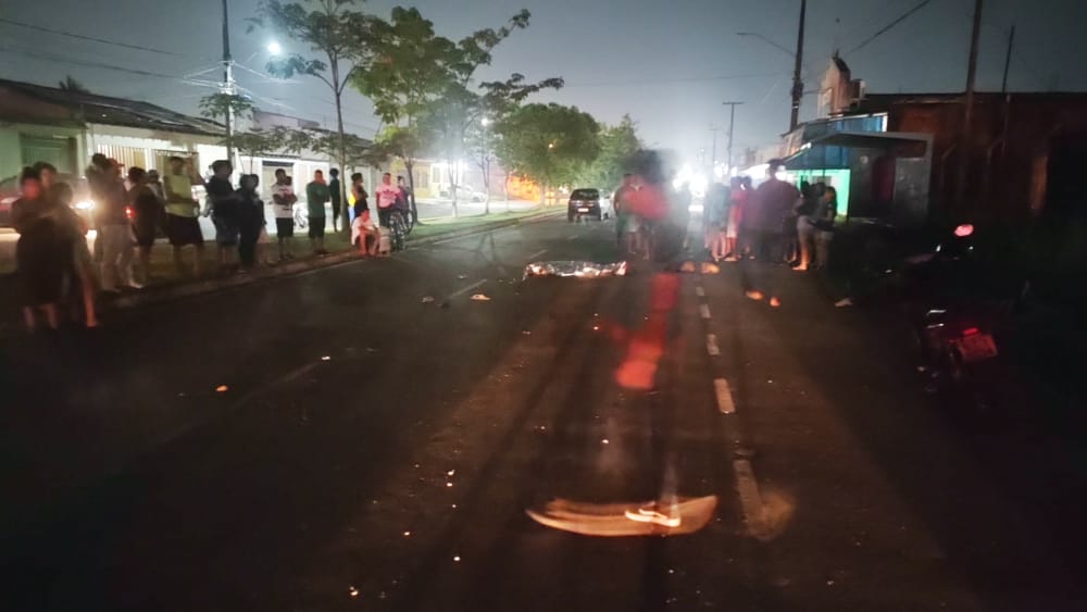 FATAL: Homem morre atropelado por moto e carro na capital
