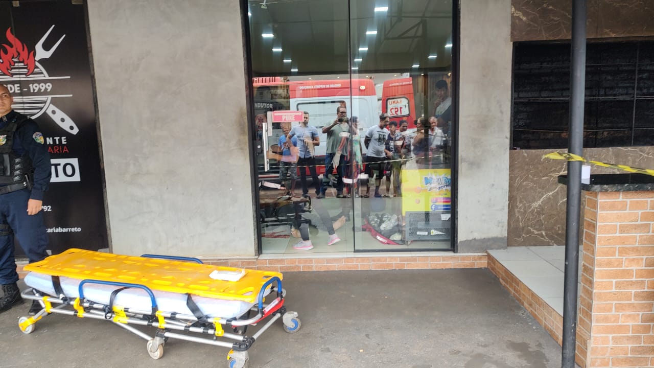 ATACADO: Motoboy é crivado de bala em restaurante na capital