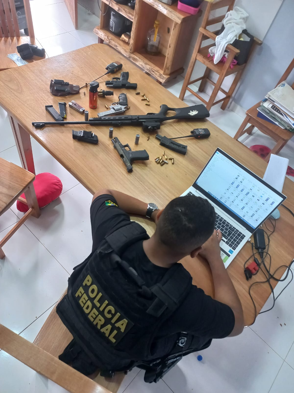 OPERAÇÃO REGRESSO: Após apreensão de 700 Kg de droga PF prende traficantes com 11 armas e muitas munições 