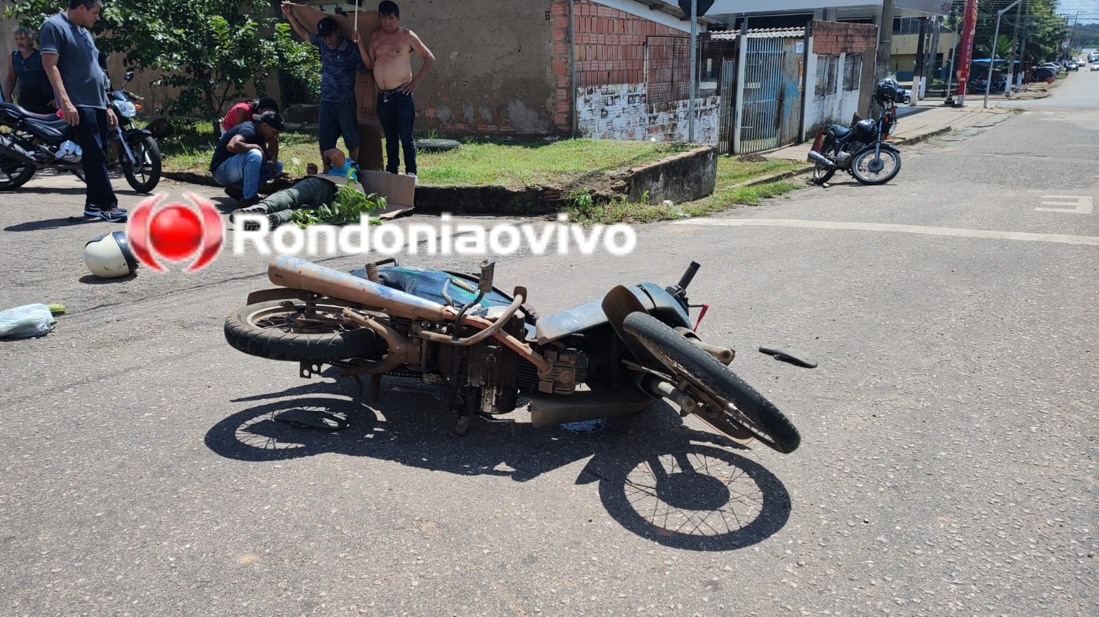 VÍDEO: Grave acidente deixa condutor de moto e passageiro feridos