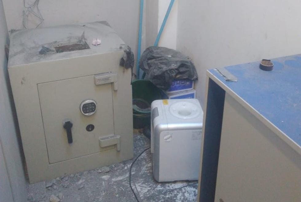 NA ABUNÃ: Ladrões em T-Cross furtam cofre com R$ 20 mil e várias TV's em empresa 