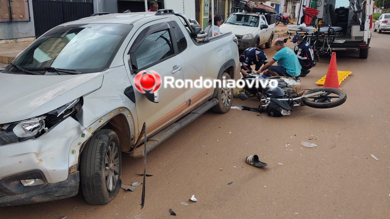 VÍDEO: Motociclista tem fratura exposta na perna após bater em carro parado