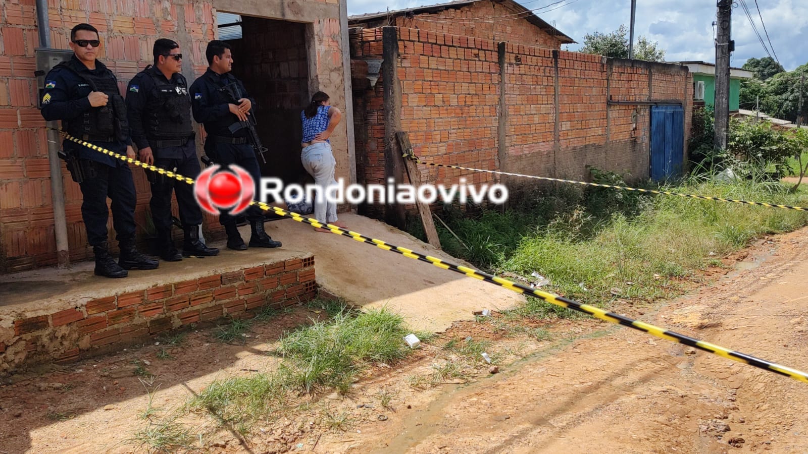 VÍDEO: Apenado é executado a tiros no portão de casa