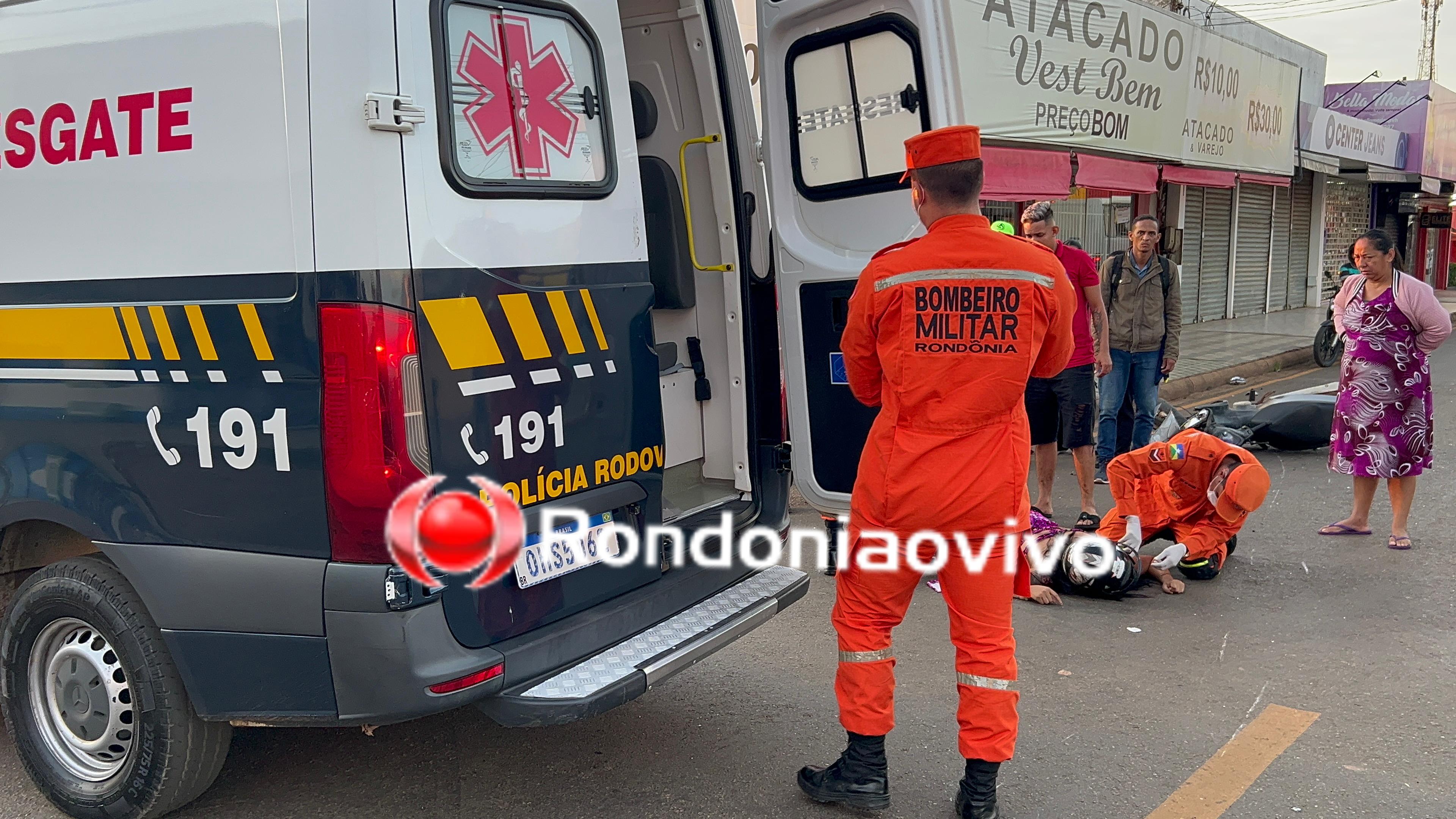 AVANÇOU: Mulher sofre traumatismo craniano em colisão de moto com ônibus 