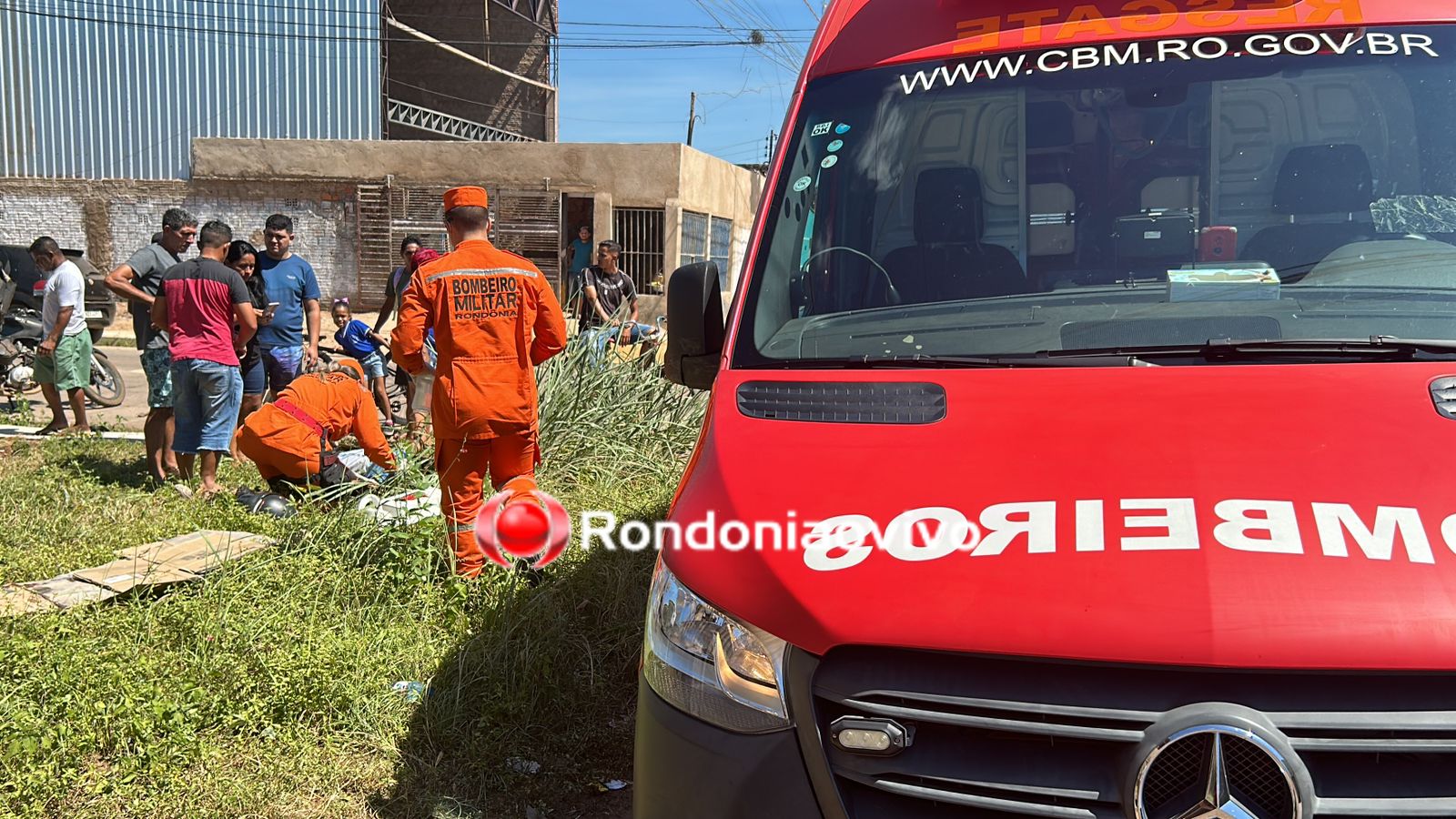 ATROPELADO: Motorista avança cruzamento e deixa motociclista em estado grave