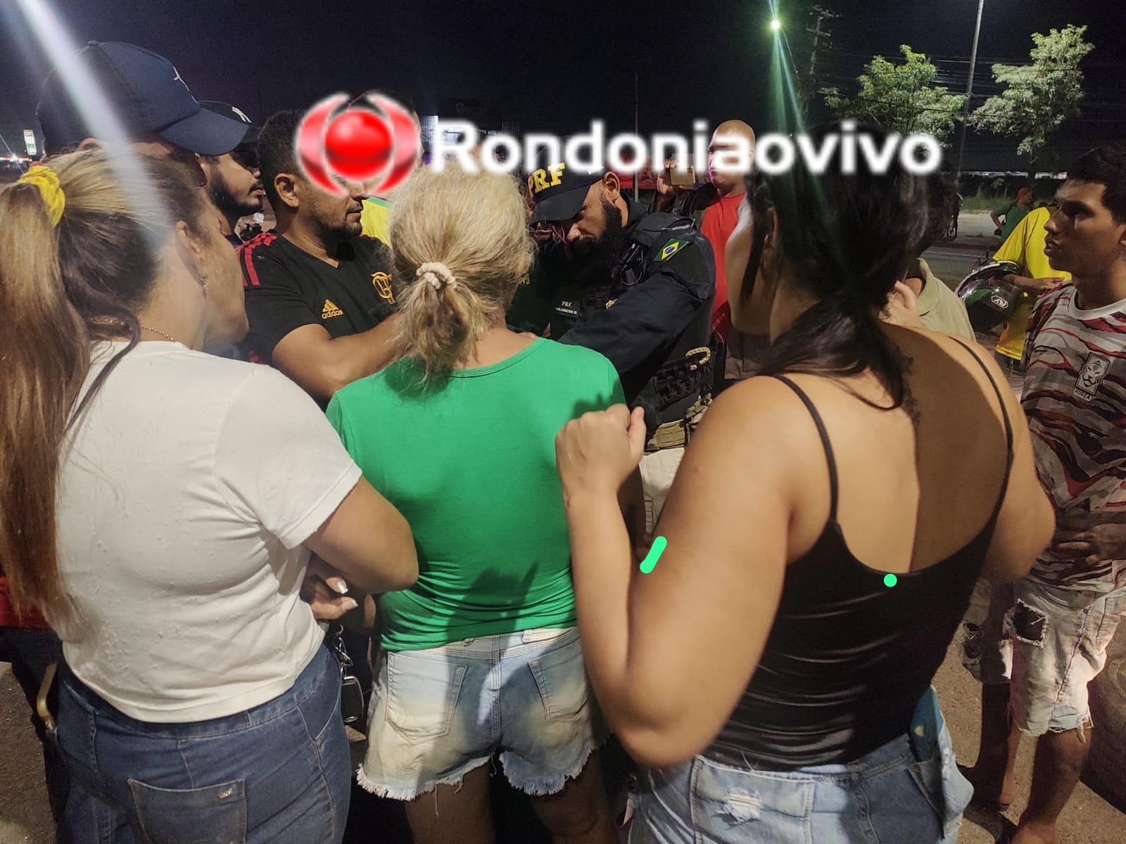 URGENTE: Continua manifestação de moradores do Três Marias na BR-364