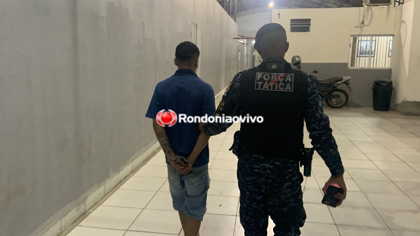 'MENINO DE VÓ': Neto é preso com várias munições e arma no telhado da residência da avó 