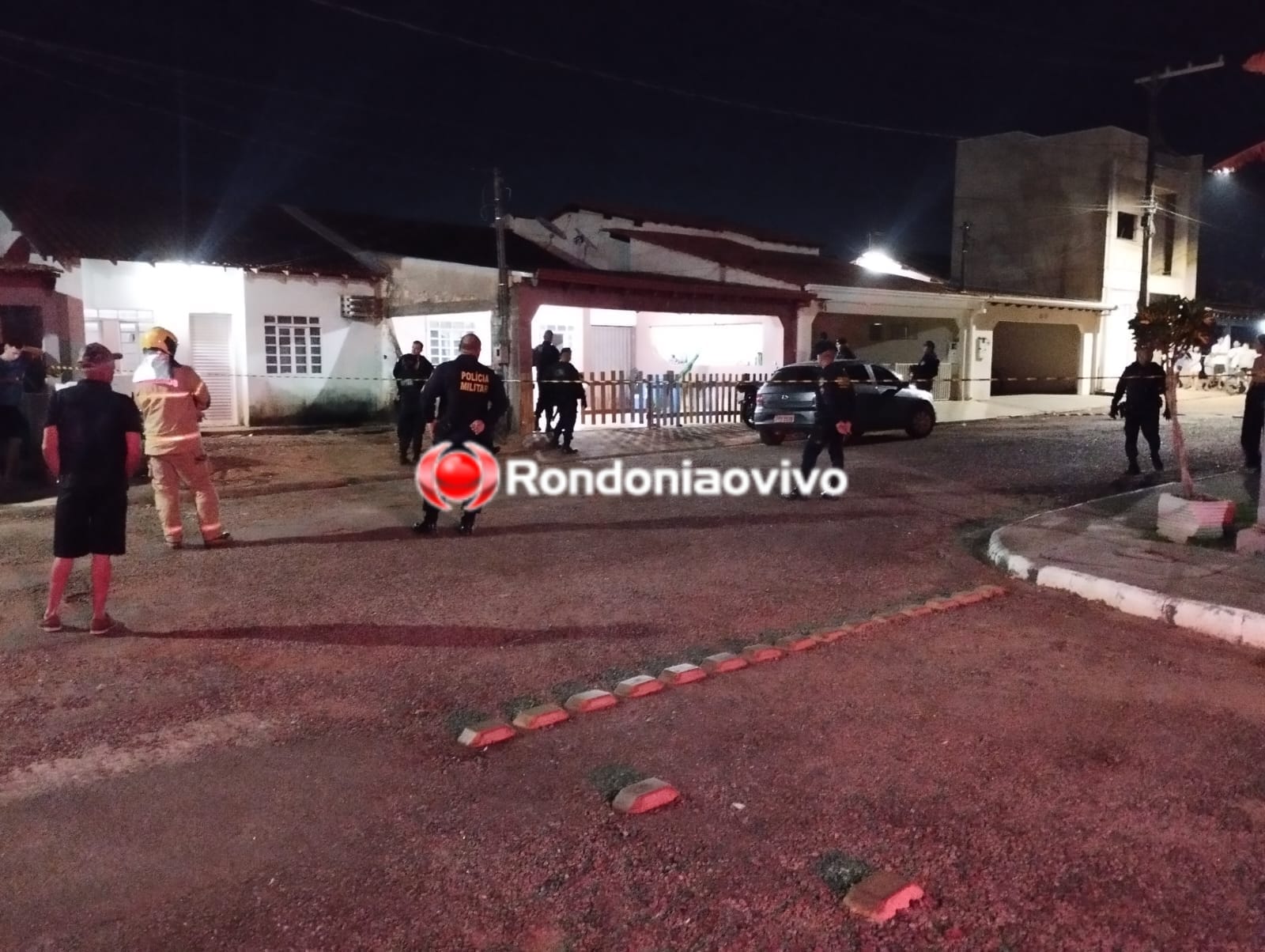 HORAS DE NEGOCIAÇÃO: BOPE rende homem que ameaçava explodir residência 