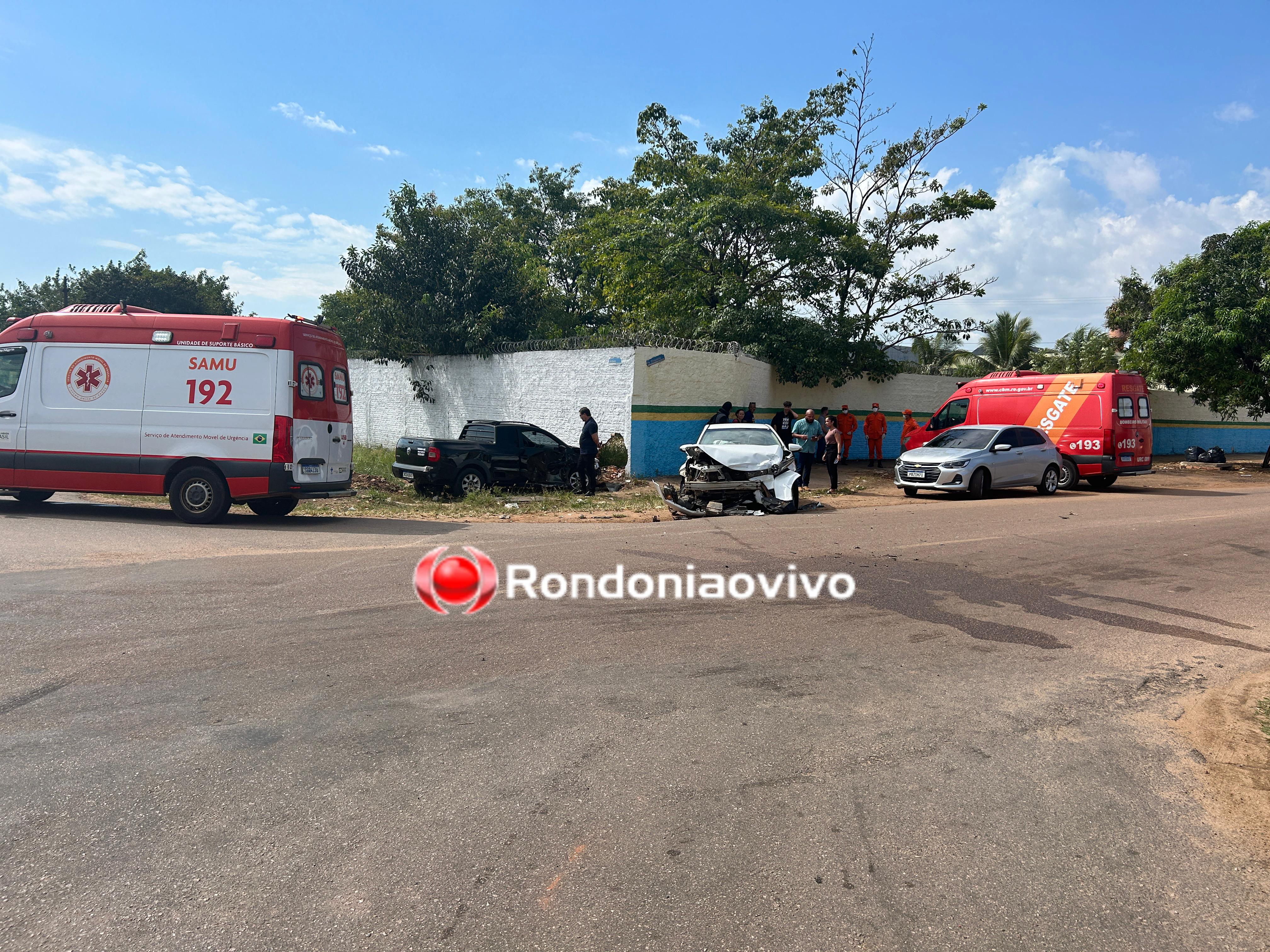 ASSISTA: Carro atinge muro de escola após grave colisão e deixa dois feridos