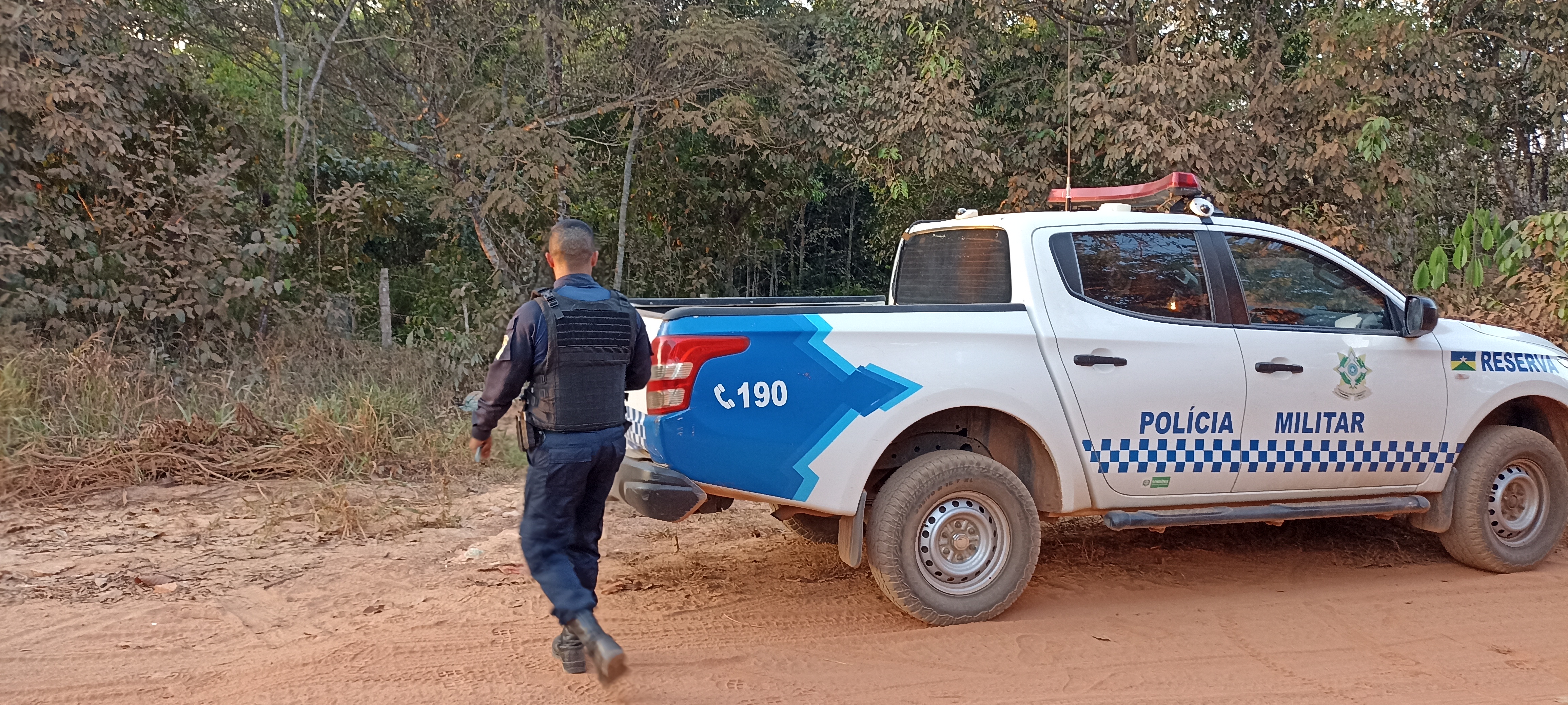 VÍDEO: PM recebe denúncia e encontra ossada humana na zona Leste