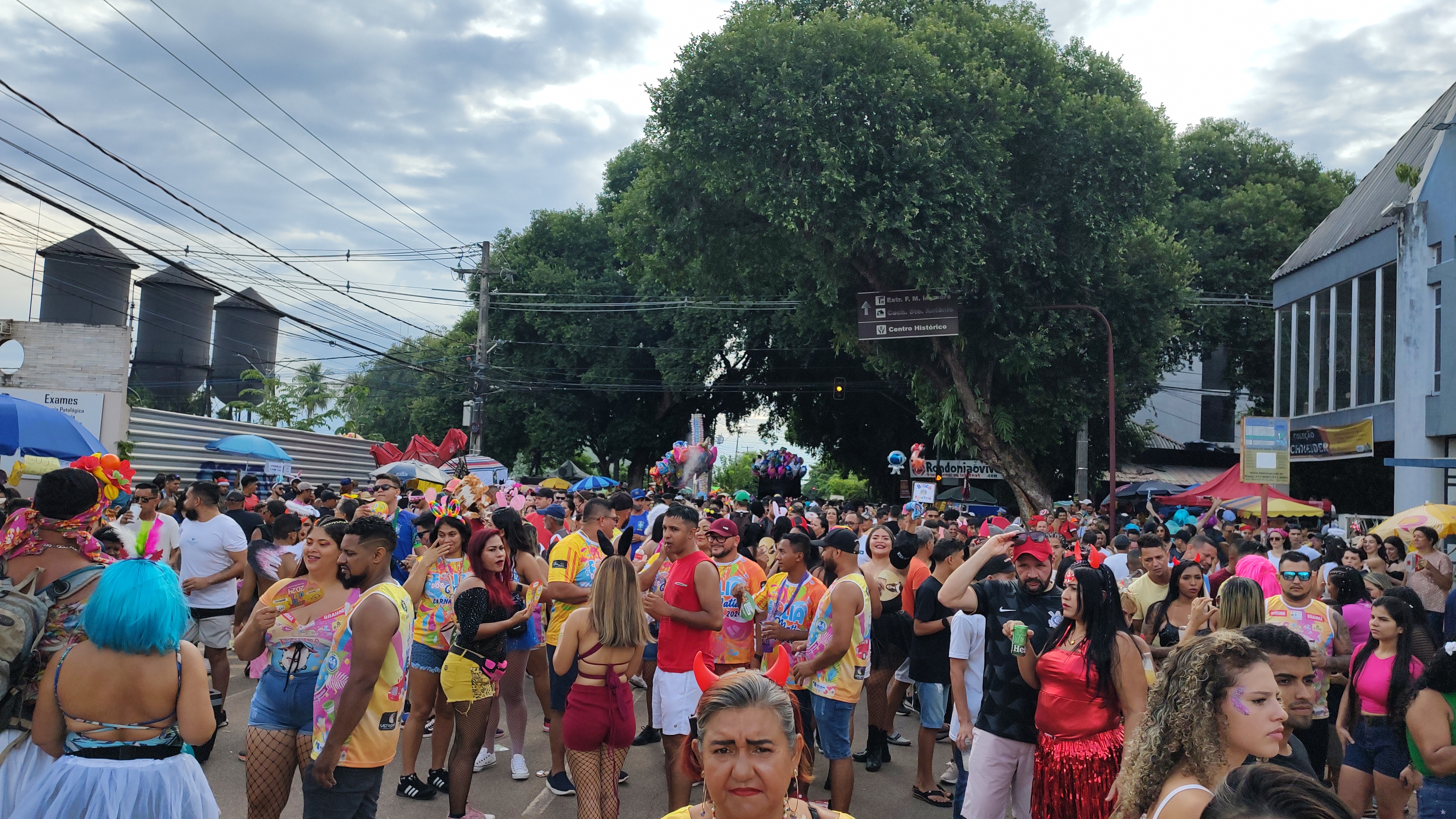 VÍDEO: Acompanhe a concentração para o desfile da Banda do Vai Quem Quer