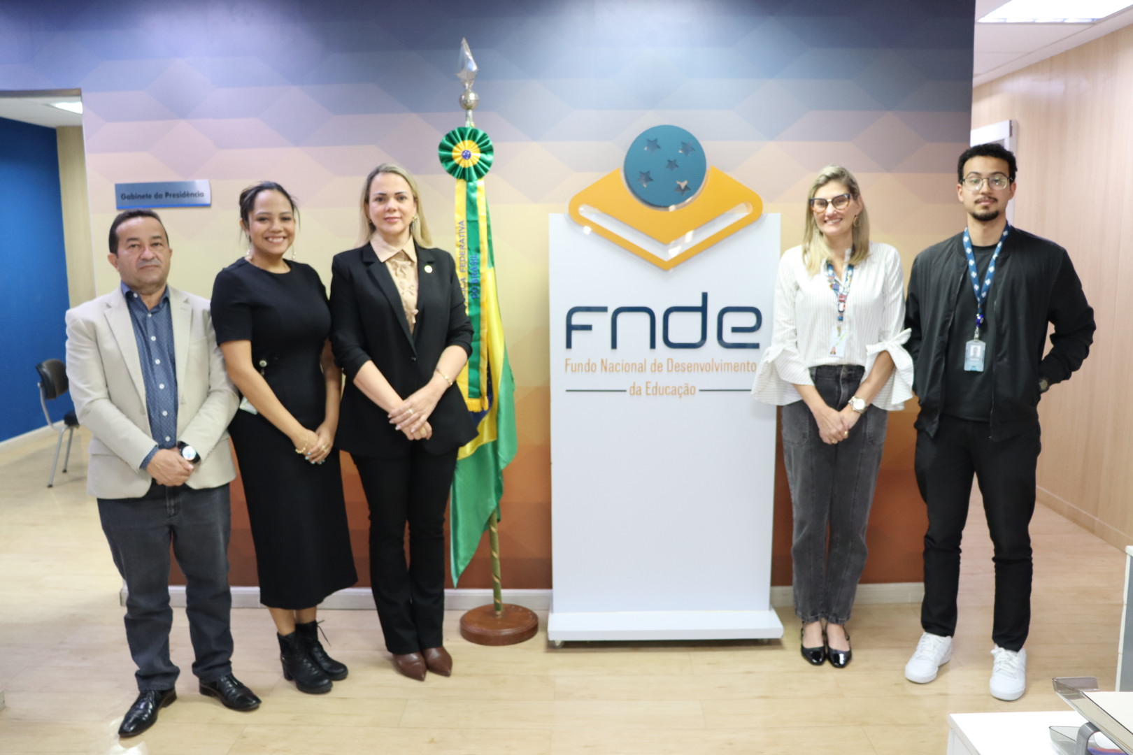 CLÁUDIA DE JESUS: Deputada articula retomada de obras educacionais em Rondônia com o FNDE