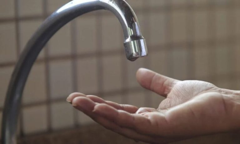 NENHUMA GOTA: Moradores do bairro Igarapé sofrem com falta de água na capital