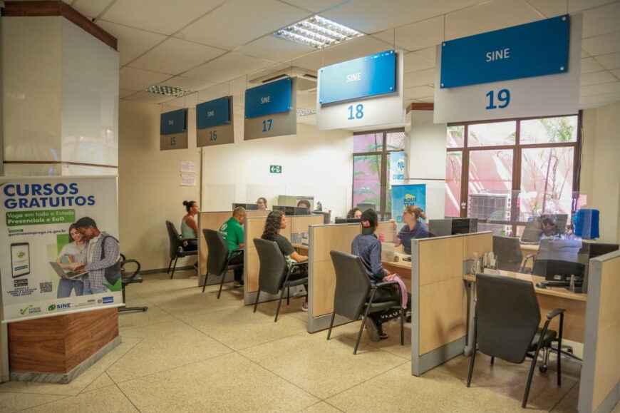 EMPREGO: Governo amplia oportunidades com mais de 2,8 mil vagas pelo Sine Estadual