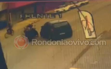 VÍDEO: Casal sofre grave acidente entre moto e carro na zona Sul