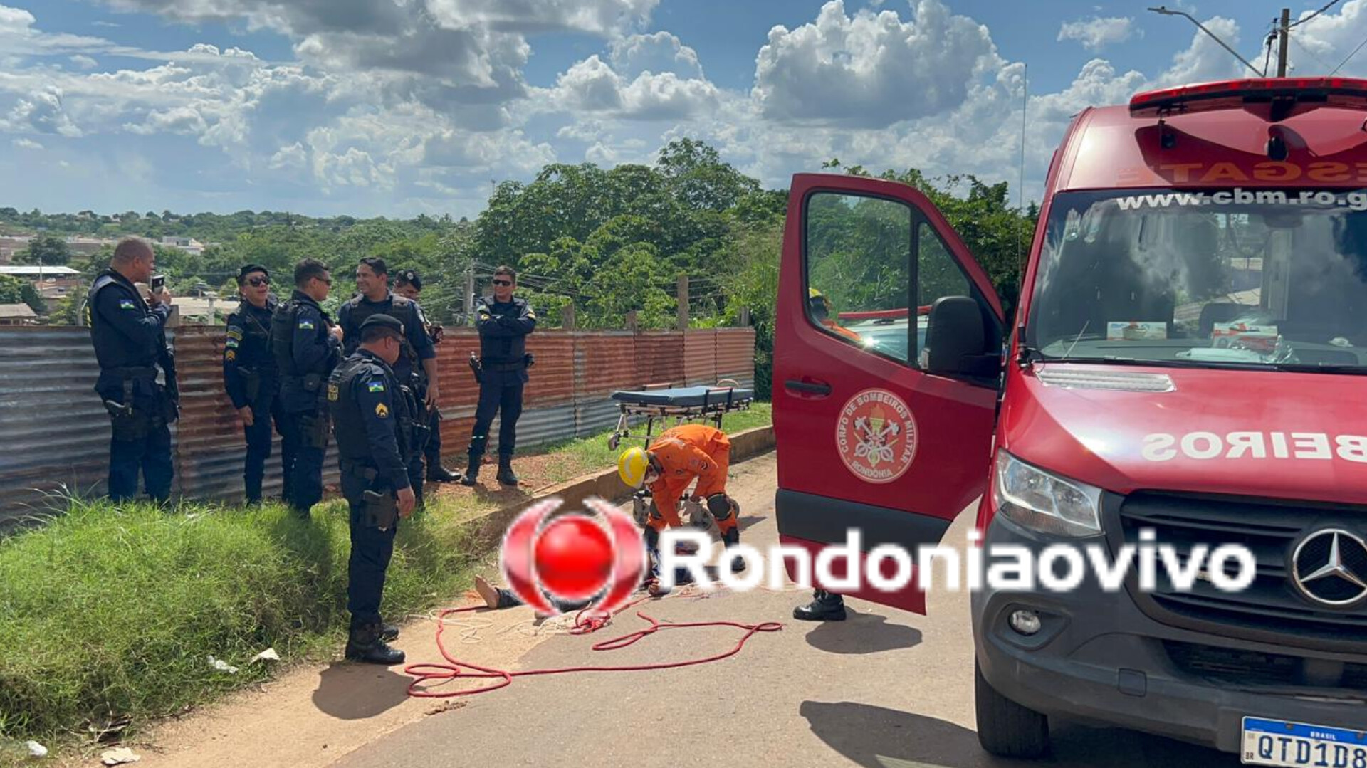 VÍDEO: Apenado suspeito de abusar de criança é amarrado e espancado por populares 