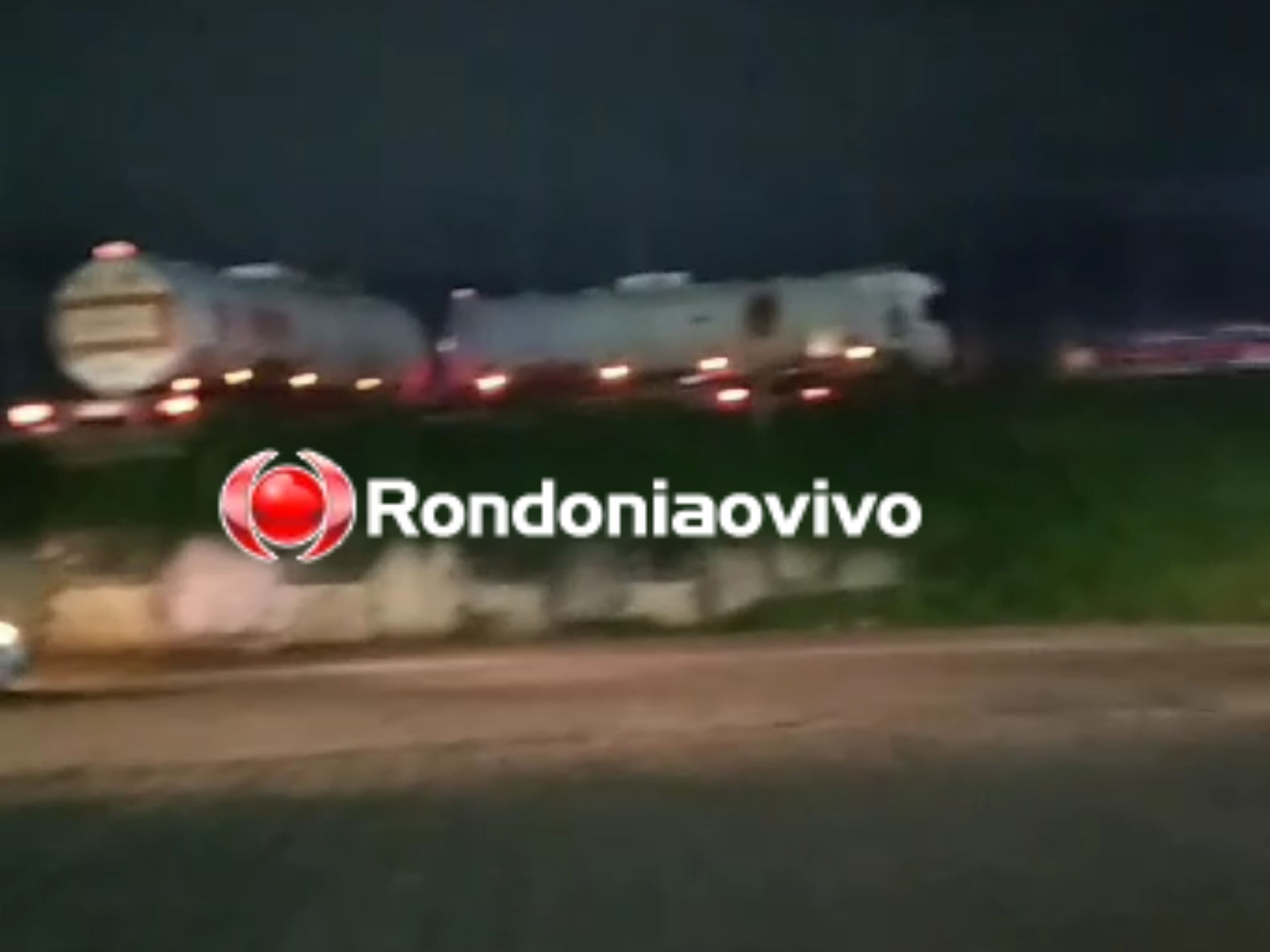 CENAS DA CIDADE: Carreta não consegue subir ladeira e quase cai de viaduto na BR-364