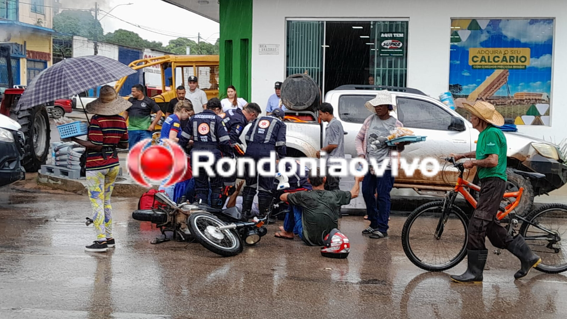 NA CHUVA: Dois motociclistas ficam com ferimentos após grave acidente em Porto Velho 