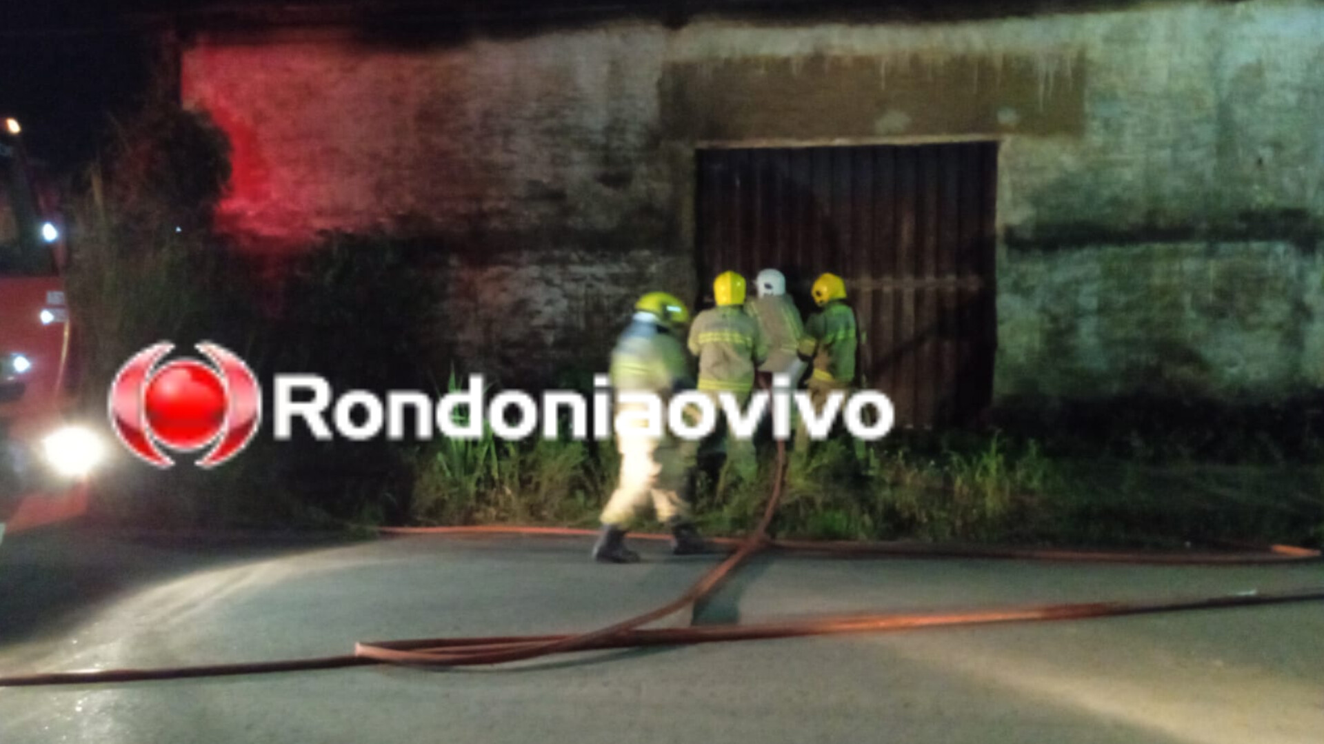 VÍDEO: Bombeiros são chamados para conter incêndio em galpão 