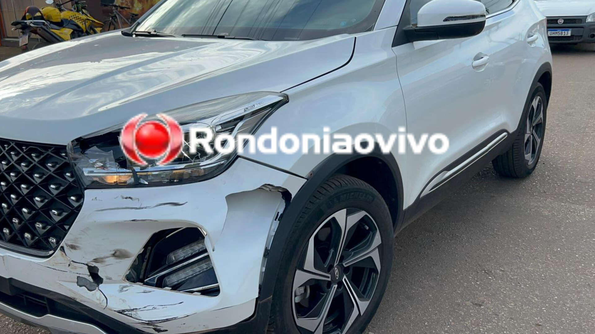 URGENTE: Médica avança preferencial e provoca grave acidente com casal