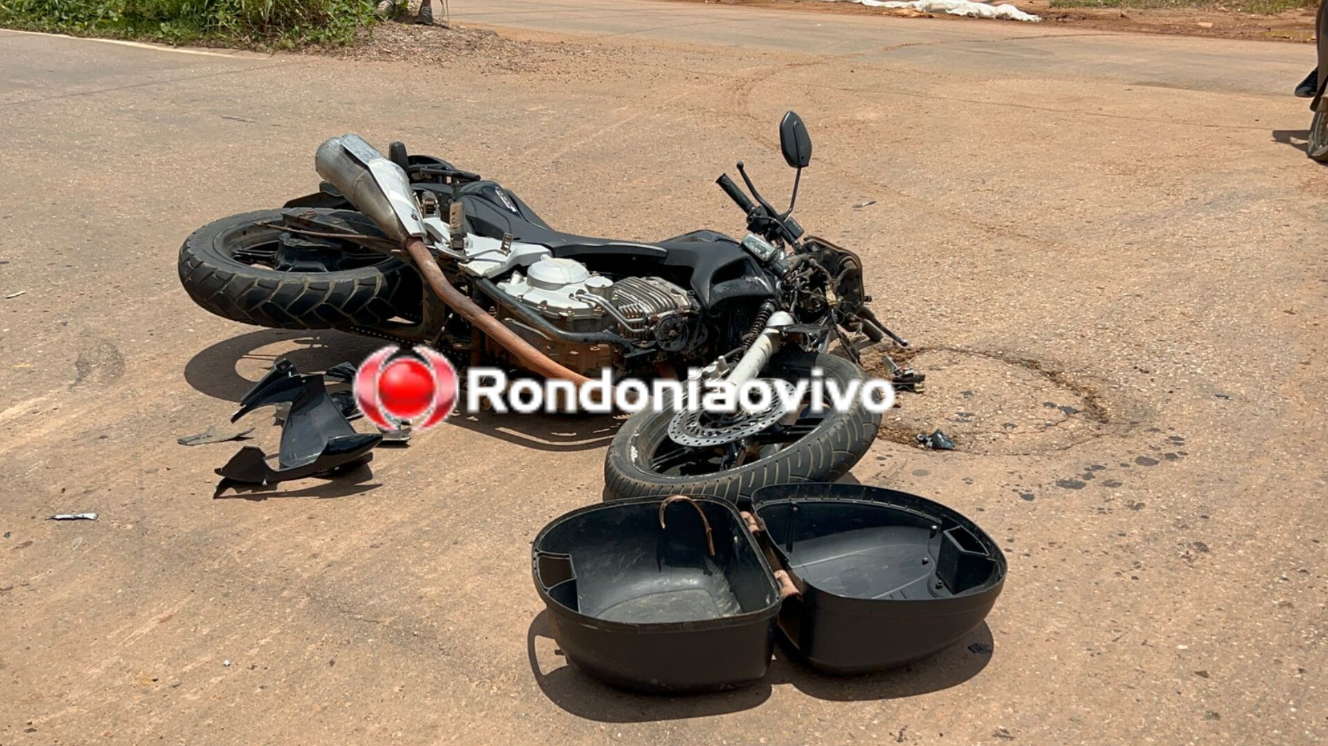 NA MAMORÉ: Dois jovens ficam gravemente feridos após acidente entre CB300 e Pálio 