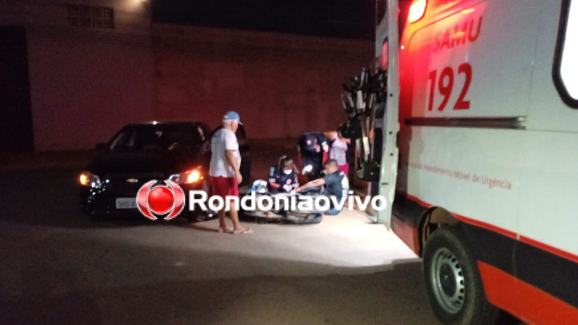 NA CONVERSÃO: Batida de frente entre carro e moto deixa instrutor de autoescola ferido 