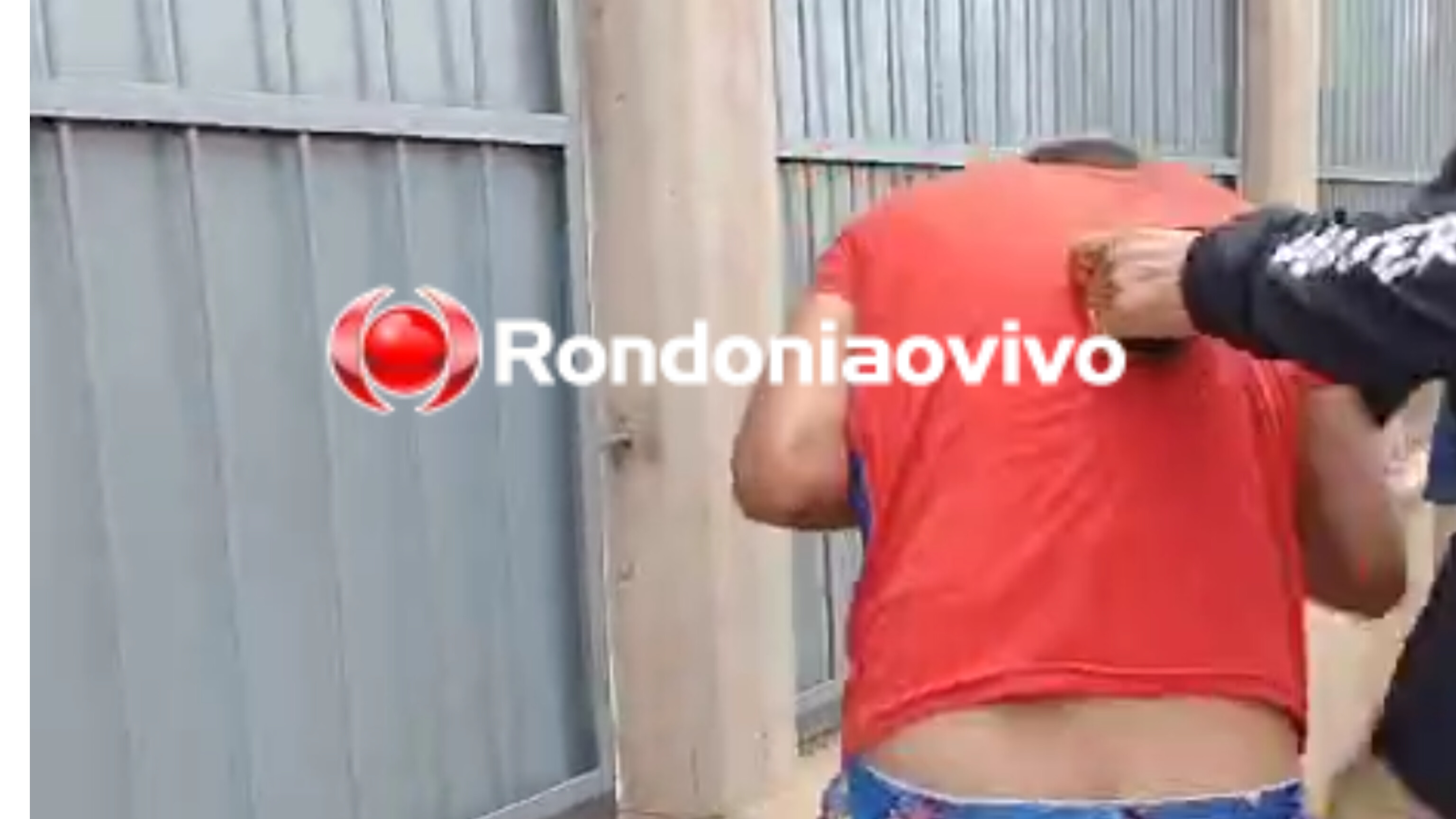 VÍDEO: Acusado de agredir e roubar estudante é espancado por populares