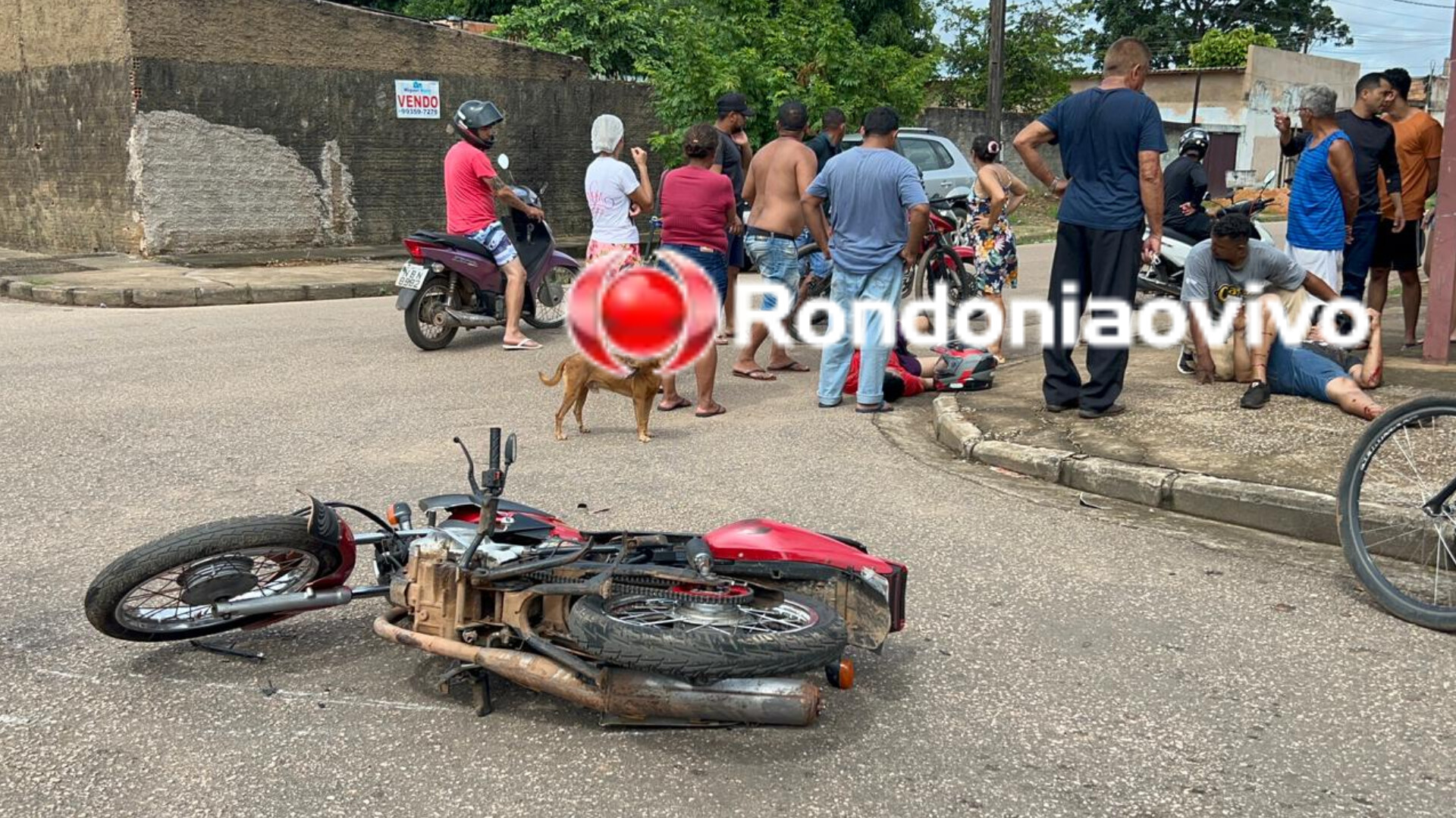 ONDA DE ACIDENTES: Piloto de moto quebra a perna e passageiro fica desacordado em atropelamento 