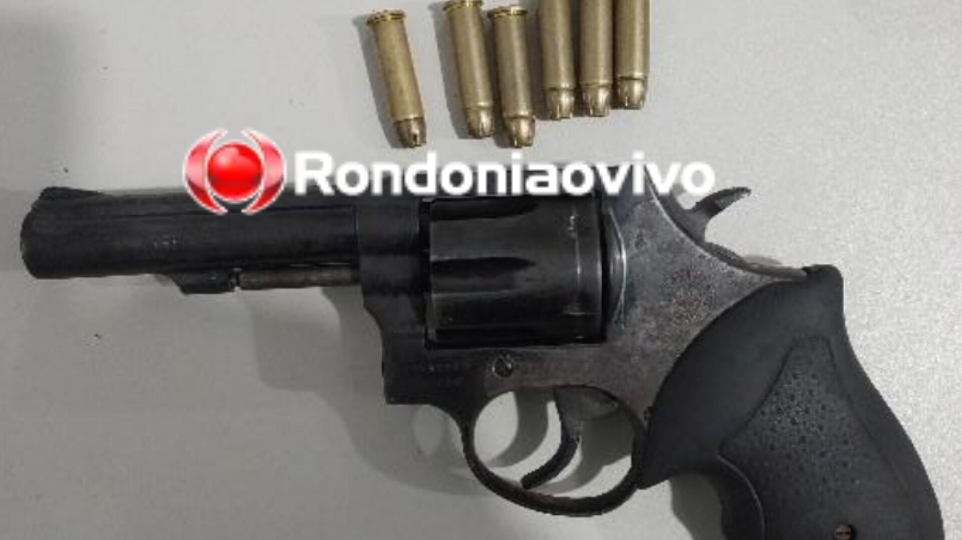 PORTO MADERO: Integrantes de grupo criminoso são flagrados com arma após saírem de condomínio 