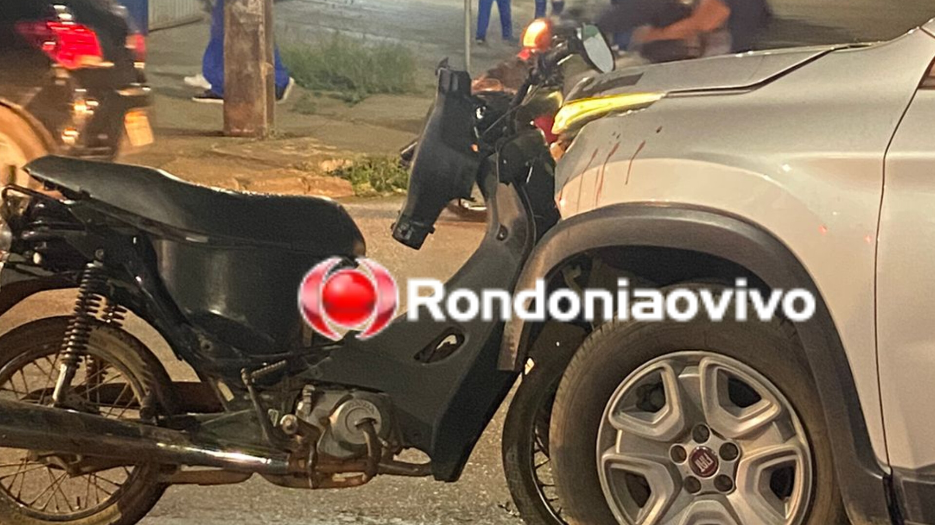 NA JATUARANA: Grave acidente deixa moto engatada em carro e vítima seriamente ferida 